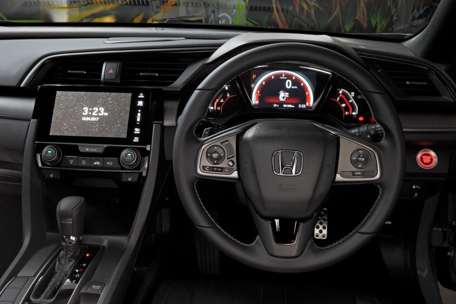 Панель приборов Honda Civic RS Hatchback 2017 года  (AU) (фото 30 из 47)